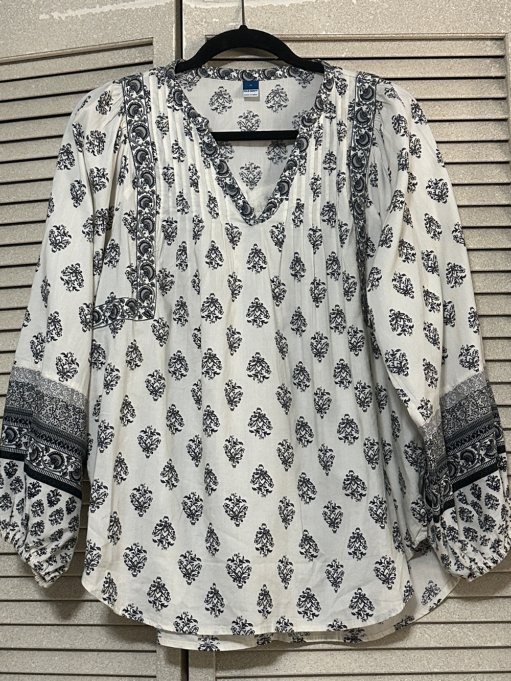 Old Navy White and Black Printed Peasant Blouse